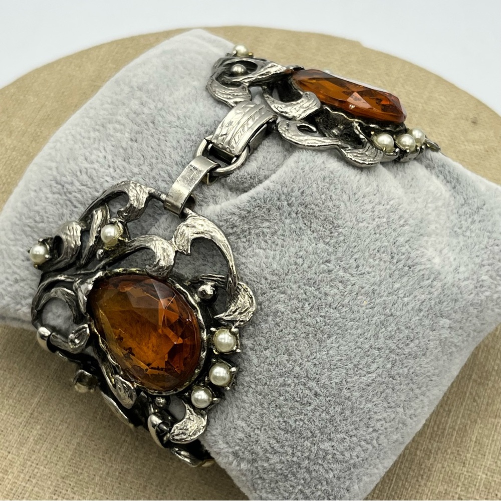 Vintage art deco Silver tone and Orange glass hinged Bracelet - Picture 4 of 12